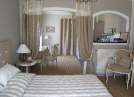 Les Chambres D'Hotes De La Ferrage La Tour-d'Aigues Luaran gambar